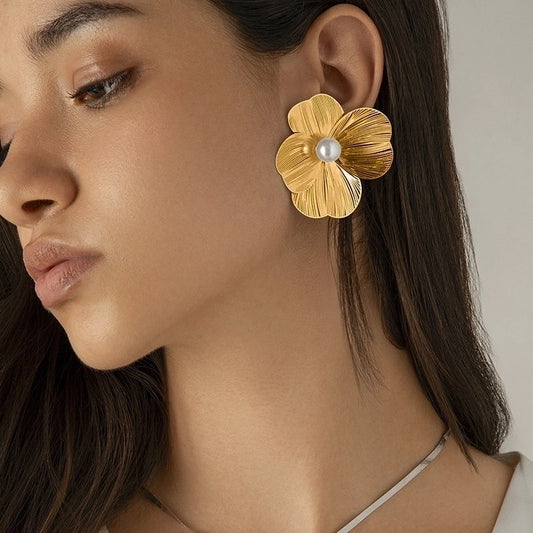 Elegant Ginkgo Leaf Pearl Stud Earrings