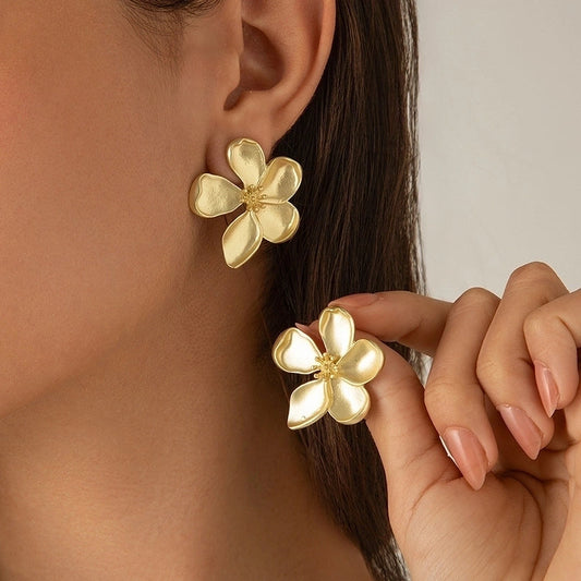 Elegant Ginkgo Leaf Stud Earrings