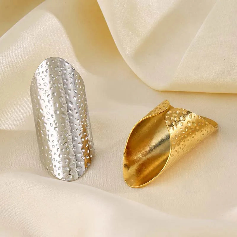 Rich Auntie Hammered Shield Ring - PVD 18 KGP