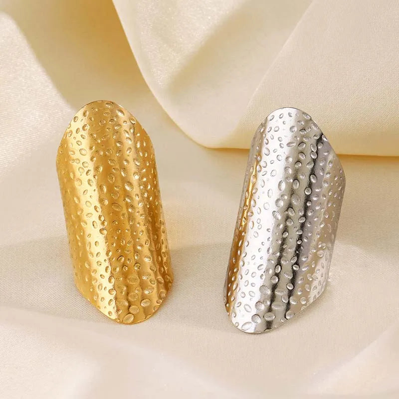 Rich Auntie Hammered Shield Ring - PVD 18 KGP
